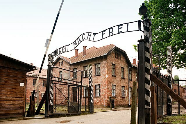 اردوگاه کار اجباری آشویتس و افسانه هولوکاست شش میلیون نفری