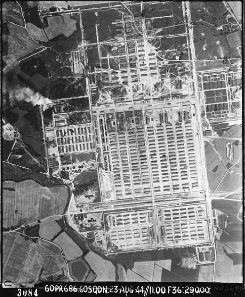 نمای هوایی اردوگاه آشویتس