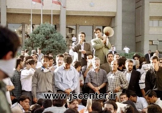 تاج زاده در کوی دانشگاه 18 تیر