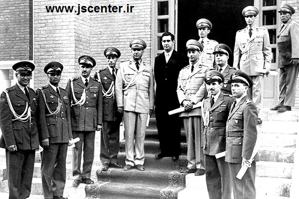 شاپور ریپورتر در جمع نظامیان