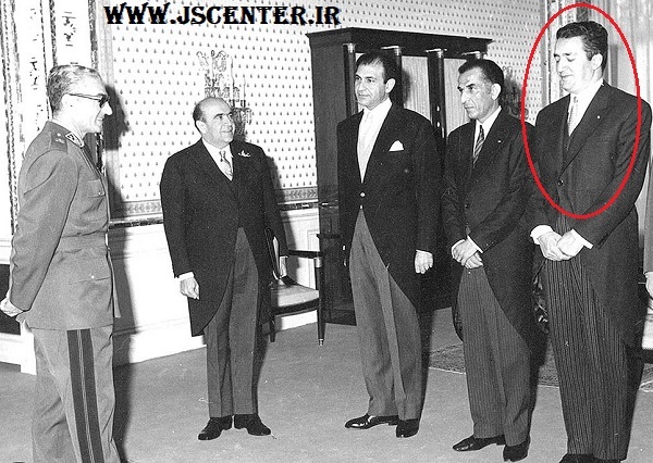 علینقی عالیخانی کنار محمدرضا پهلوی