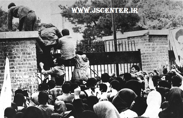 بالارفتن دانشجویان از دیوار سفارت آمریکا