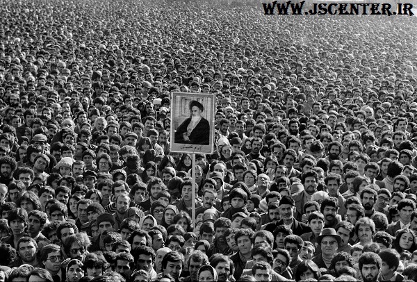 عکس امام خمینی در تظاهرات دانشگاه تهران