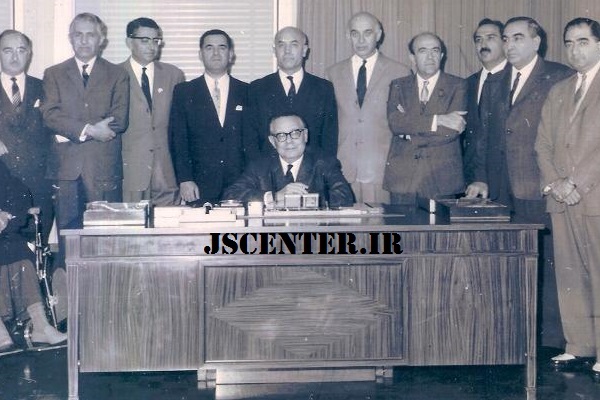 هویدا و هیئت مدیره شرکت ملی نفت ایران در زمان مدیریت عبدالله انتظام