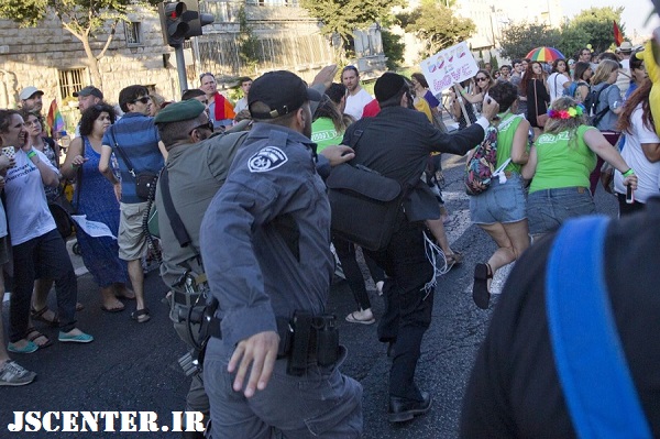حمله یشای شلیسل به شیرا بنکی در رژه افتخار همجنس بازان در اسرائیل
