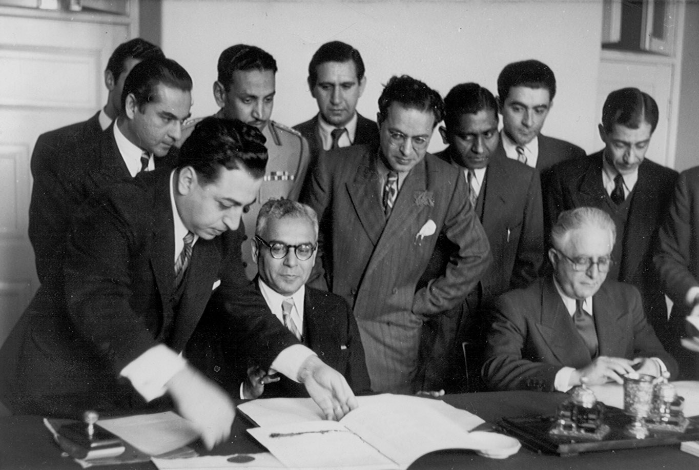 عکس شاپور ریپورتر در جمع سیاسیون
