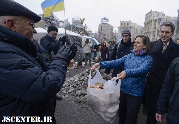 کاسبان پاندمی - ویکتوریا نولاند و پخش کیک و شیرینی در اوکراین