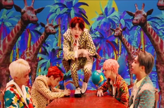 موزیک ویدیوی آیدول Idol از بی تی اس 08