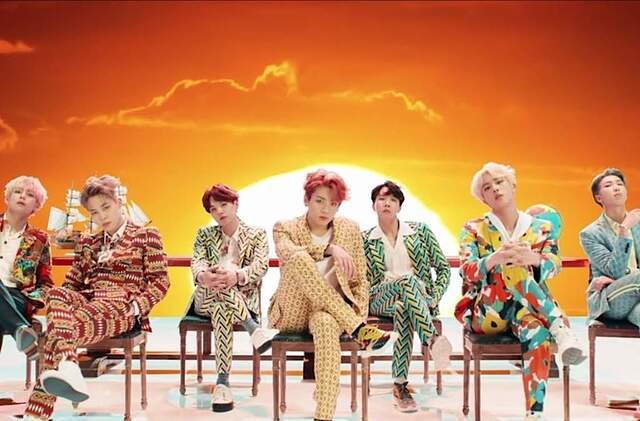 موزیک ویدیوی آیدول Idol از بی تی اس 23