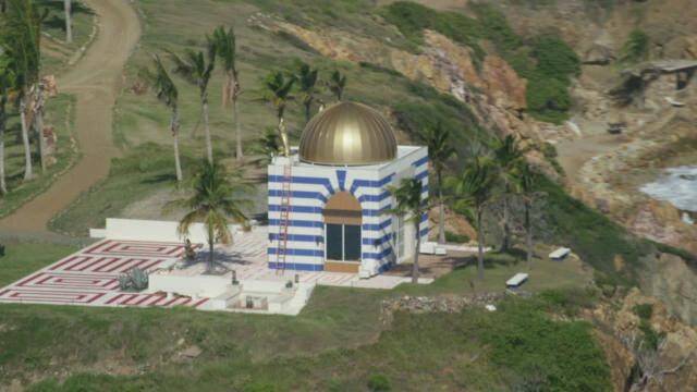 ساختمان معبد مانند مرموز در جزیره خصوصی جفری اپستین